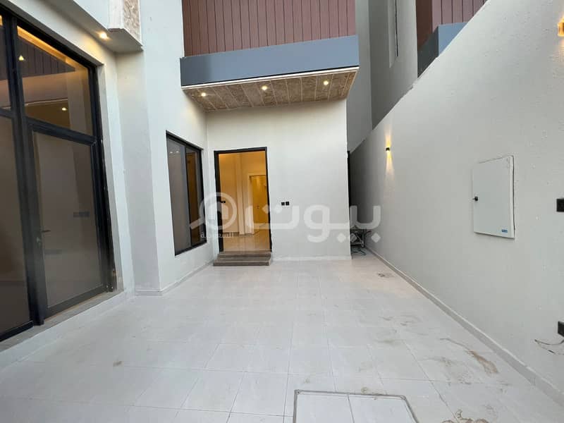 Villa with internal stairs and an apartment for sale in Al Munsiyah, East Riyadh