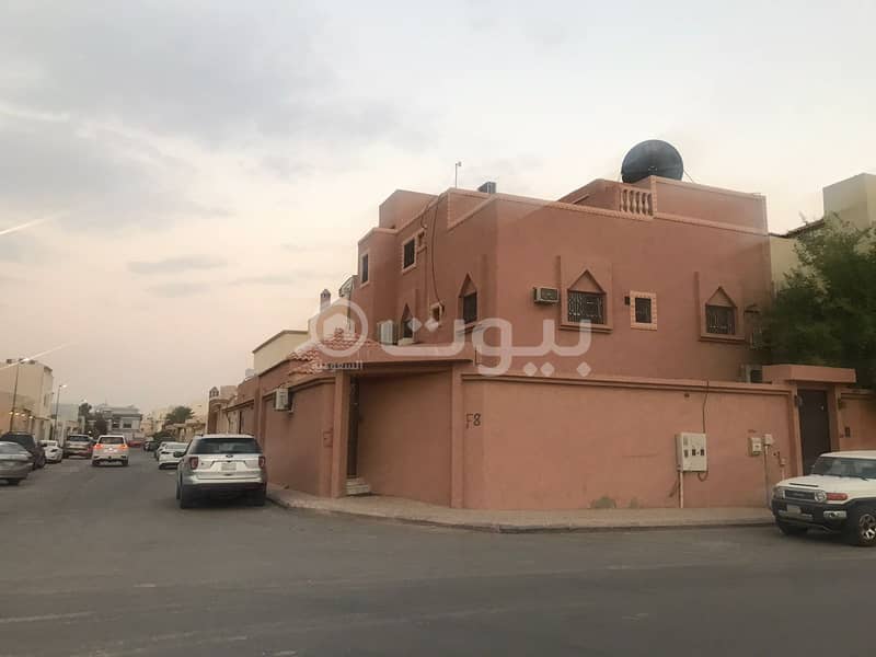 For sale a duplex villa in Al-Rabwa district, in the center of Riyadh