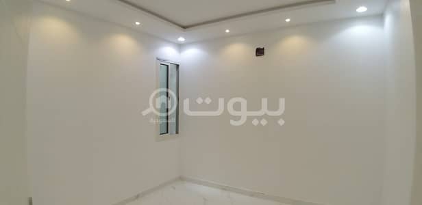 فلیٹ 3 غرف نوم للبيع في الرياض، منطقة الرياض - شقة مع سطح خاص للبيع في حي العزيزية جنوب الرياض