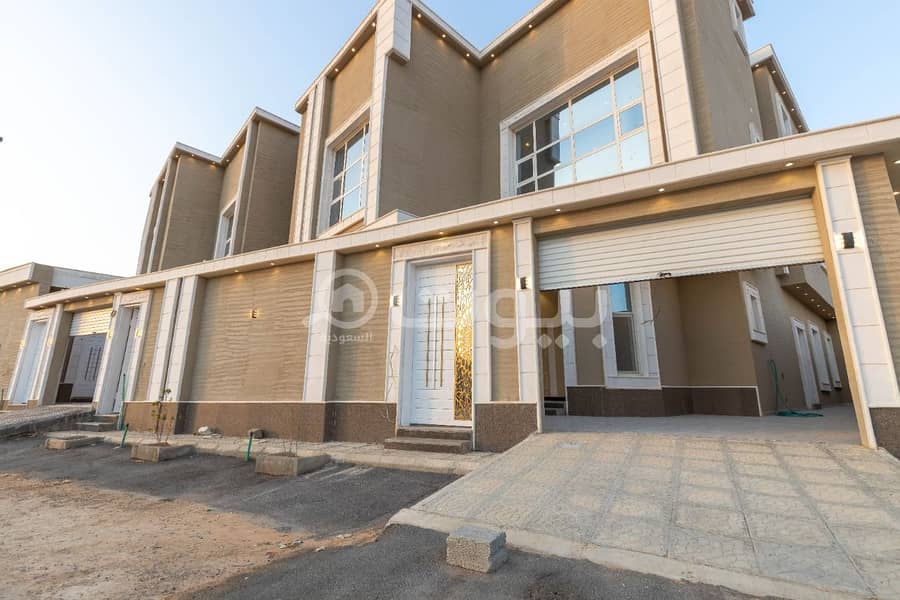 Villa with internal stairs and two apartments for sale in Al Bayan neighborhood, east of Riyadh