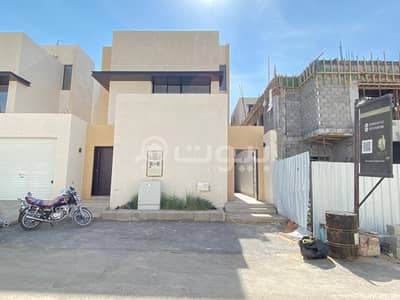 دور 3 غرف نوم للبيع في الرياض، منطقة الرياض - للبيع دور كامل درج داخلي في حي الرمال شرق الرياض