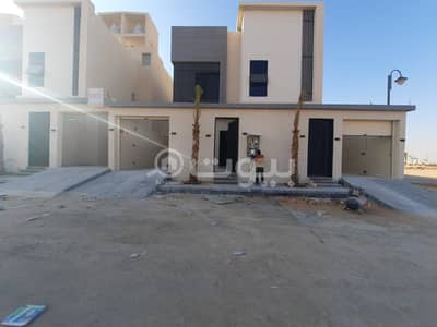 فیلا 3 غرف نوم للبيع في الرياض، منطقة الرياض - للبيع فيلا دورين منفصلة في حي عكاظ