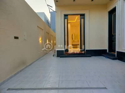 4 Bedroom Villa for Sale in Buraydah, Al Qassim Region - For sale villa with internal stairs and 2 apartments in Al Nahdah, east of Riyadh