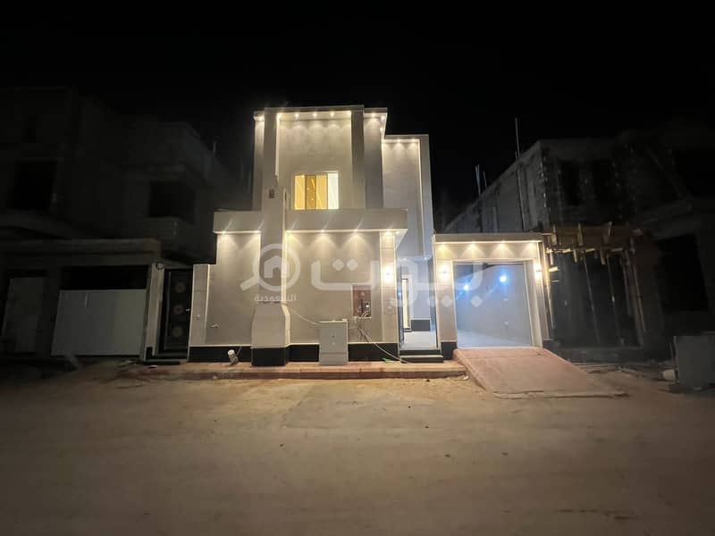 للبيع فيلا درج صالة مع شقة في حي القادسية، شرق الرياض