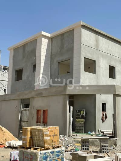 3 Bedroom Villa for Sale in Riyadh, Riyadh Region - Villa floor with esteraha and 3 apartments for sale in Al Mizaine Scheme, South Riyadh