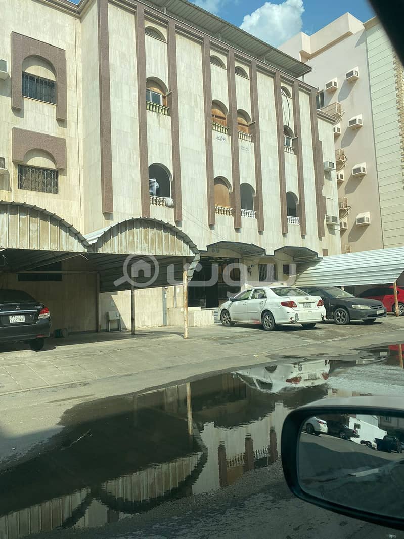 عمارة سكنية للبيع في حي النزهة , شمال جدة