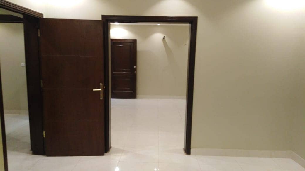 شقة فاخرة روف 5 غرف + بيت شعر للبيع حي الواحة - شمال جدة