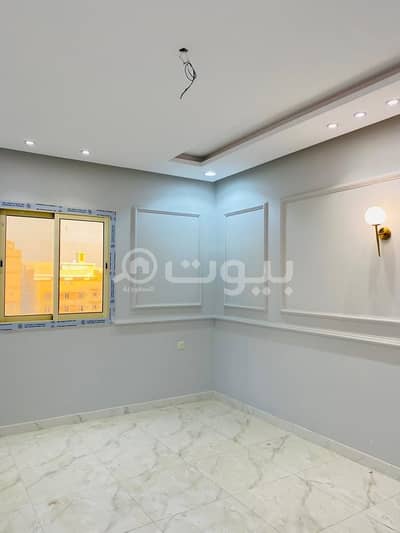 شقة 3 غرف نوم للبيع في جدة، المنطقة الغربية - شقه تتكون من 3غرف و3دورات مياه وصاله ومطبخ  المساحه105م السعر380  ألف ريال