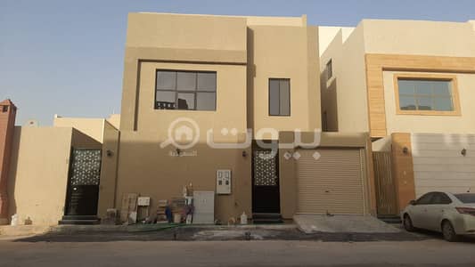 فیلا 3 غرف نوم للبيع في الرياض، منطقة الرياض - فيلا درج داخلي وشقة للبيع حي القادسية ، شرق الرياض