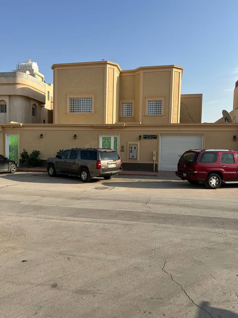 فيلا دورين مفصولة للبيع بحي الملك فيصل، شرق الرياض