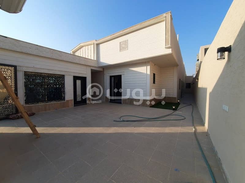 Floor with the possibility of establishing 3 apartments for sale in Al-Shifa, south of Riyadh