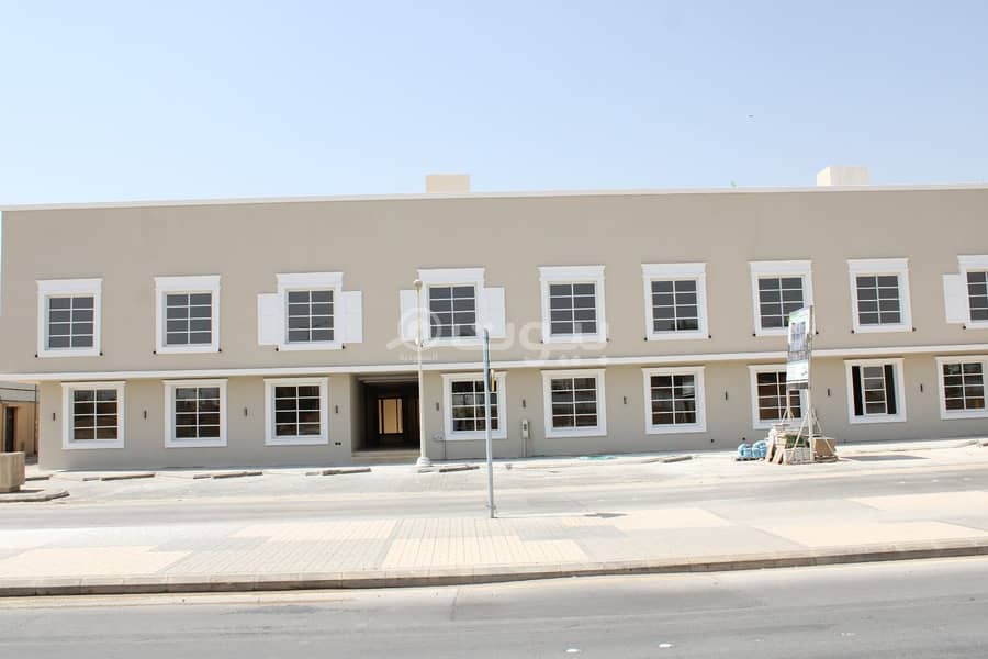 للبيع شقة مع سطح خاص بحي الفيحاء، شرق الرياض