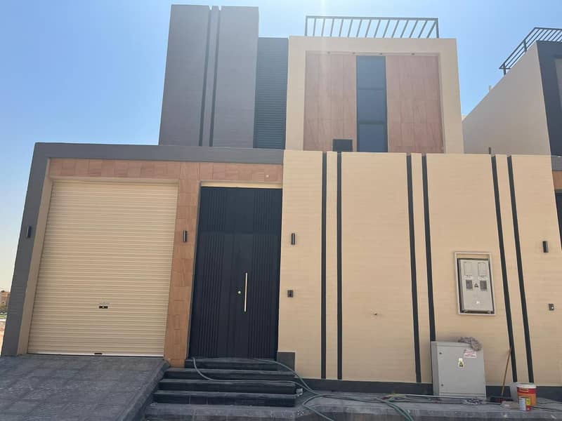 فيلا مودرن درج داخلي مع شقة للبيع في حي المونسية شرق الرياض