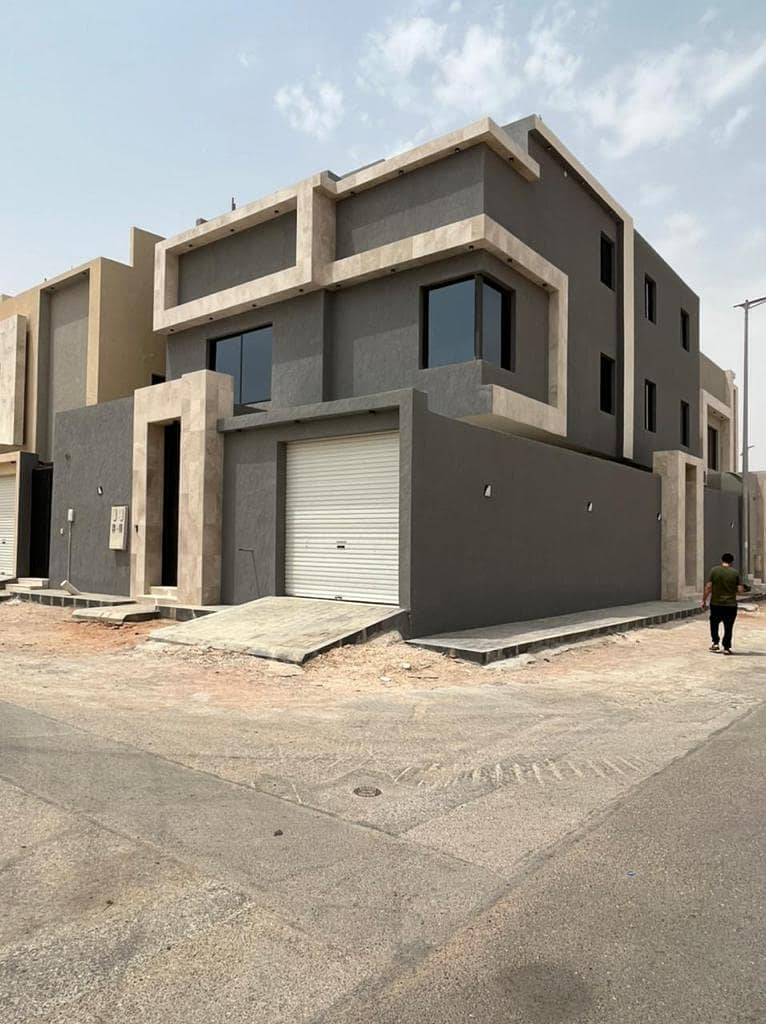 Villa with internal stairs and an apartment for sale in Al Qadisiyah, East Riyadh
