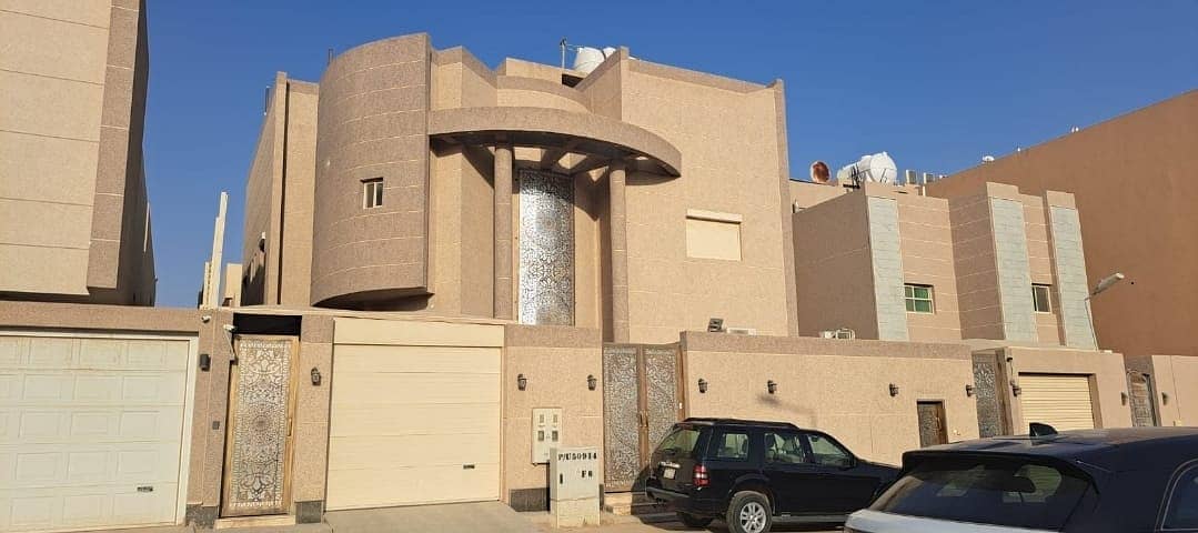 للبيع فيلا بناء شخصي مع شقة، حي الملقا، شمال الرياض