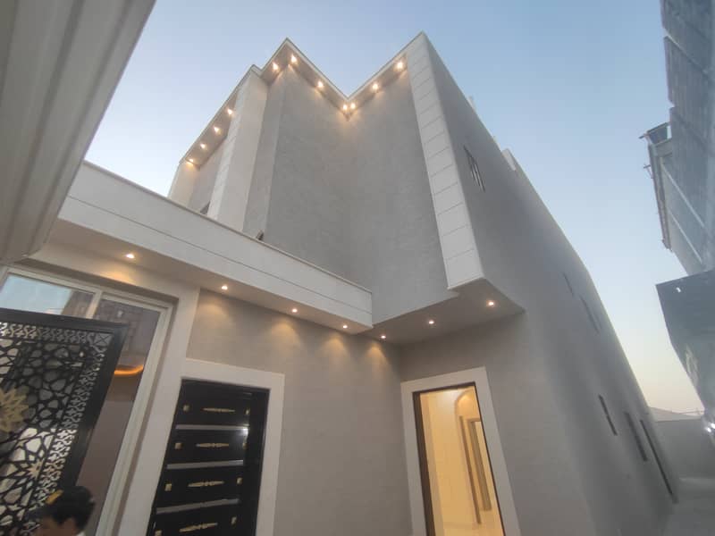 Villa for sale, internal staircase, and apartment in Al Maizilah district, east of Riyadh