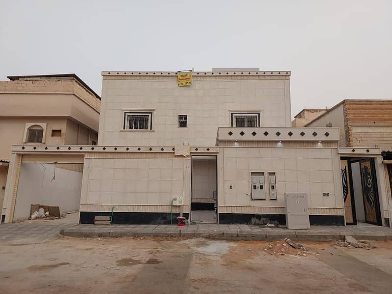 Villa with two apartments for sale in Al Aziziyah district, north of Riyadh