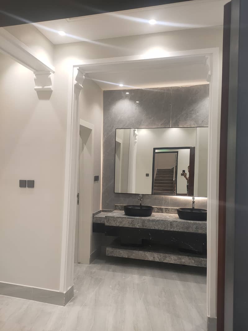 Apartment in East Riyadh,Ghirnatah 5 bedrooms 1140000 SAR - 87526582 Apartment in East Riyadh,Ghirnatah 5 bedrooms 1140000 SAR - 87526582