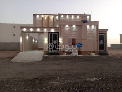 دور 6 غرف نوم للبيع في الرياض، منطقة الرياض - دور أرضي مستقل مؤسس 3 شقق