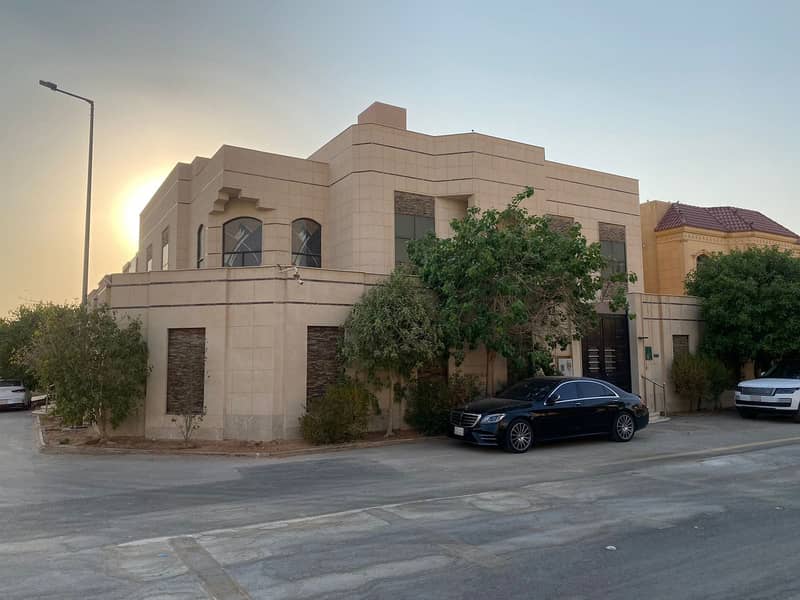 للبيع فيلا زاوية قبو + مصعد، حي النخيل الغربي، شمال الرياض للبيع فيلا زاوية قبو + مصعد، حي النخيل الغربي، شمال الرياض