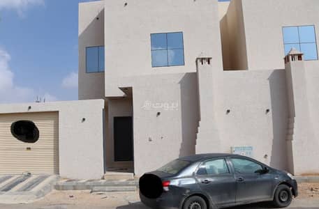 4 Bedroom Villa for Sale in Bariduh, Al Qassim - Semi-attached villa + annex in Al Ulaya, Buraydah