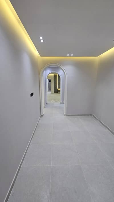 6 Bedroom Floor for Sale in Makkah, Western Region - Full Floor Roof With For Sale In Al Buhayrat, Makkah