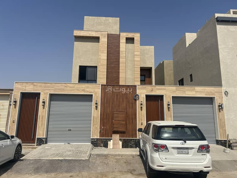 upper floor with roof for sale in Al Qadisiyah, East Riyadh