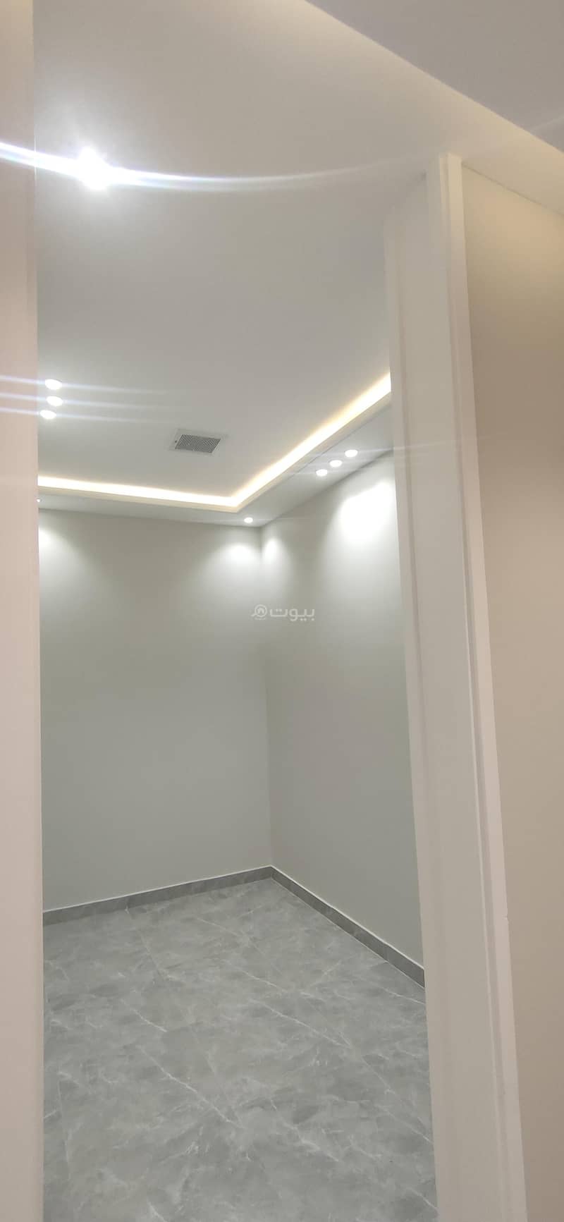 For Sale Internal Staircase Villa And Apartment In Al Munsiyah, East Riyadh