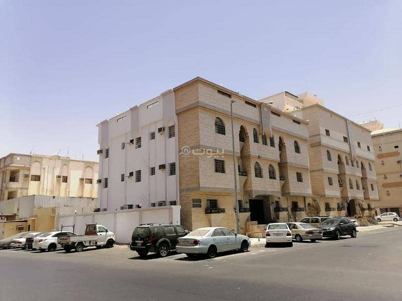 عمارة سكنية للبيع على واجهتين 
المروة، شمال جدة