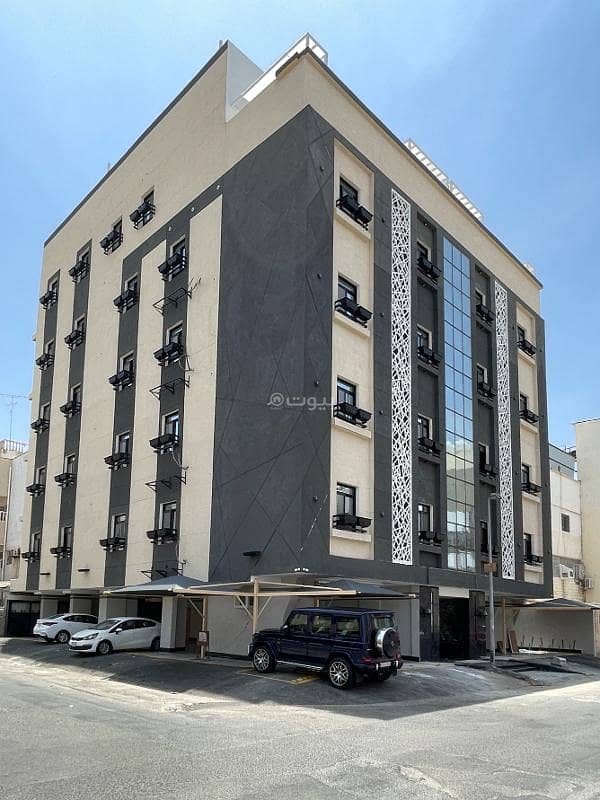 4-room apartment in Al Salamah neighborhood, front with two entrances, new and ready for immediate occupancy from the owner directly.