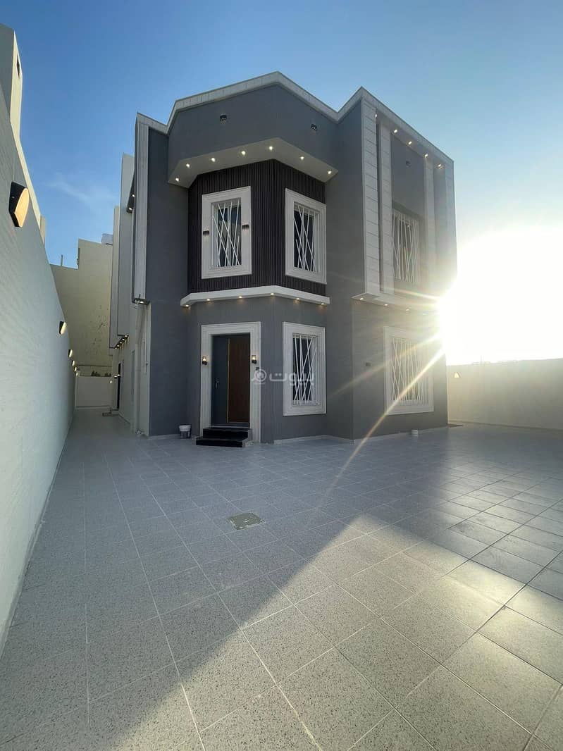 Separate villa with annex for sale in Suez, Jazan