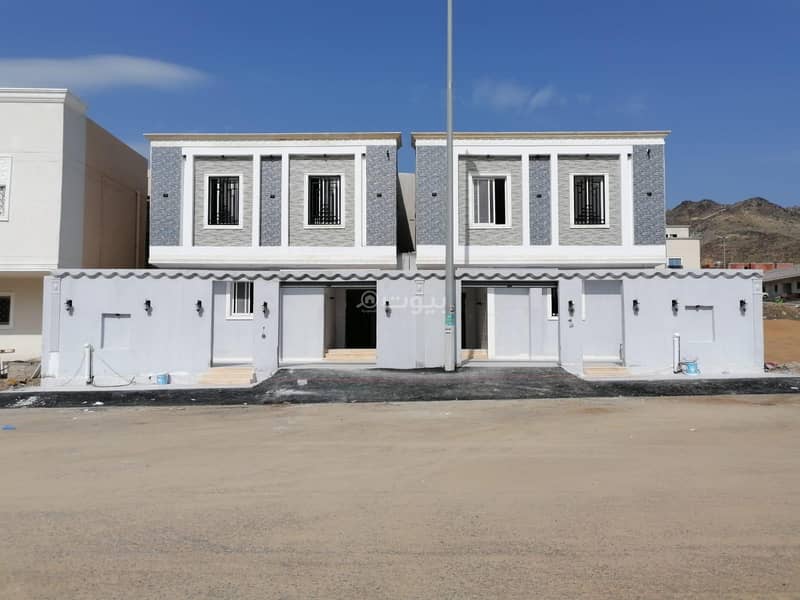 Semi-Attached Villa + Annex For Sale In Al Ukayshiyyah, Makkah