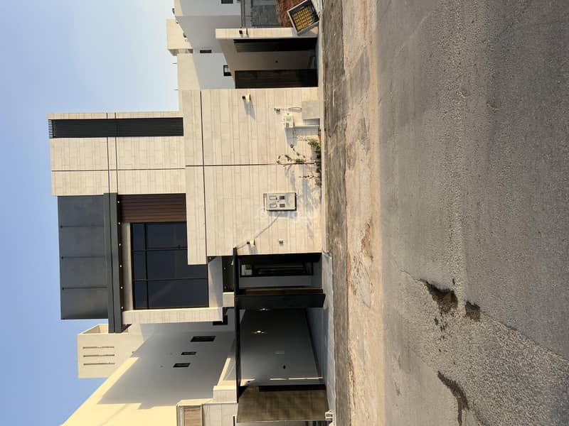 Internal staircase villa with an apartment for sale in Al-Rimal district, east of Riyadh