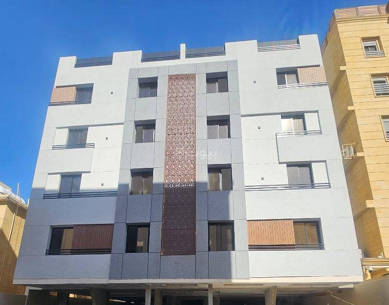 Five-room apartment half floor for sale in Jeddah Al-Salama neighborhood