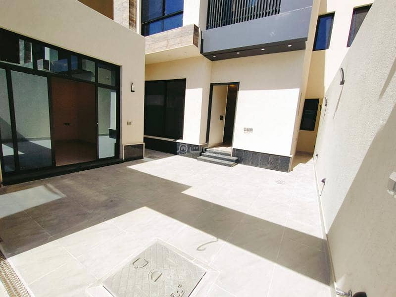 5-bedroom Villa For Sale on 241 Street, Al Munsiyah, Riyadh