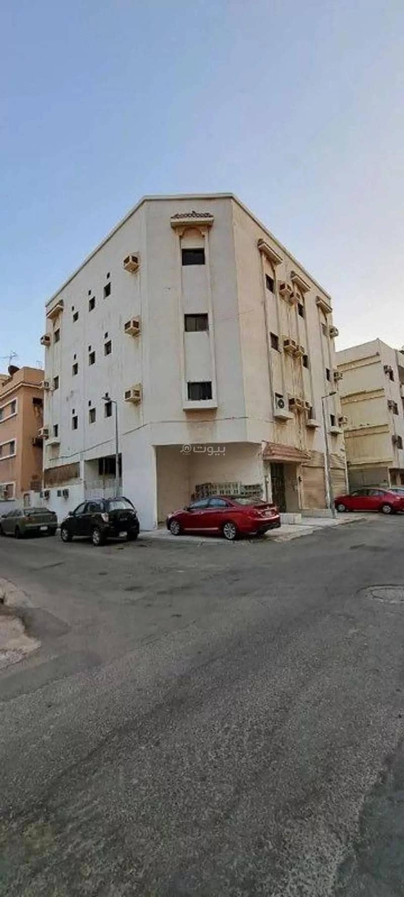 4 Bedroom Apartment For Rent on Al Hamra Street, Jeddah