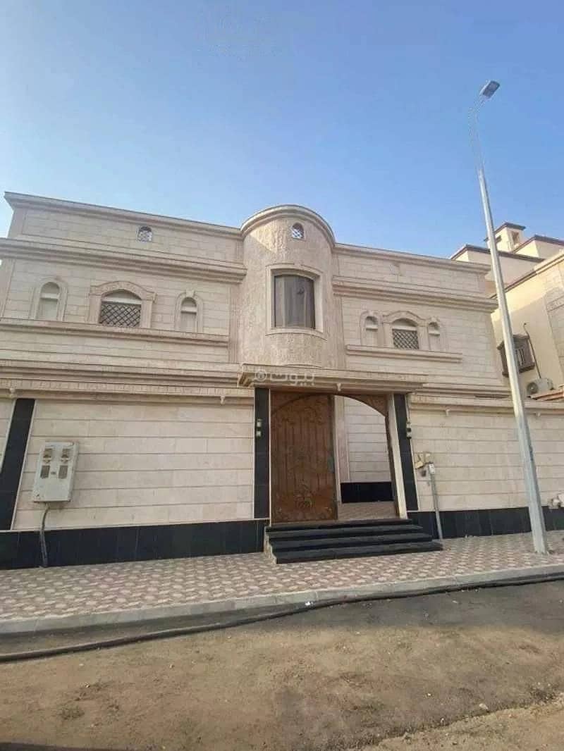 4 Bedroom Apartment For Rent on Al Tahlia Street, Jeddah