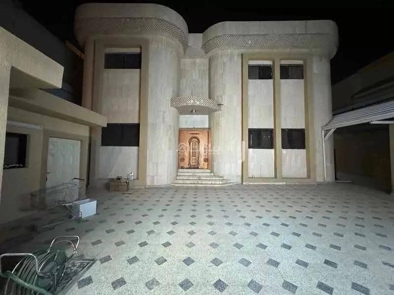 10 Room Villa For Sale, Ibn Al Taj Street, Riyadh