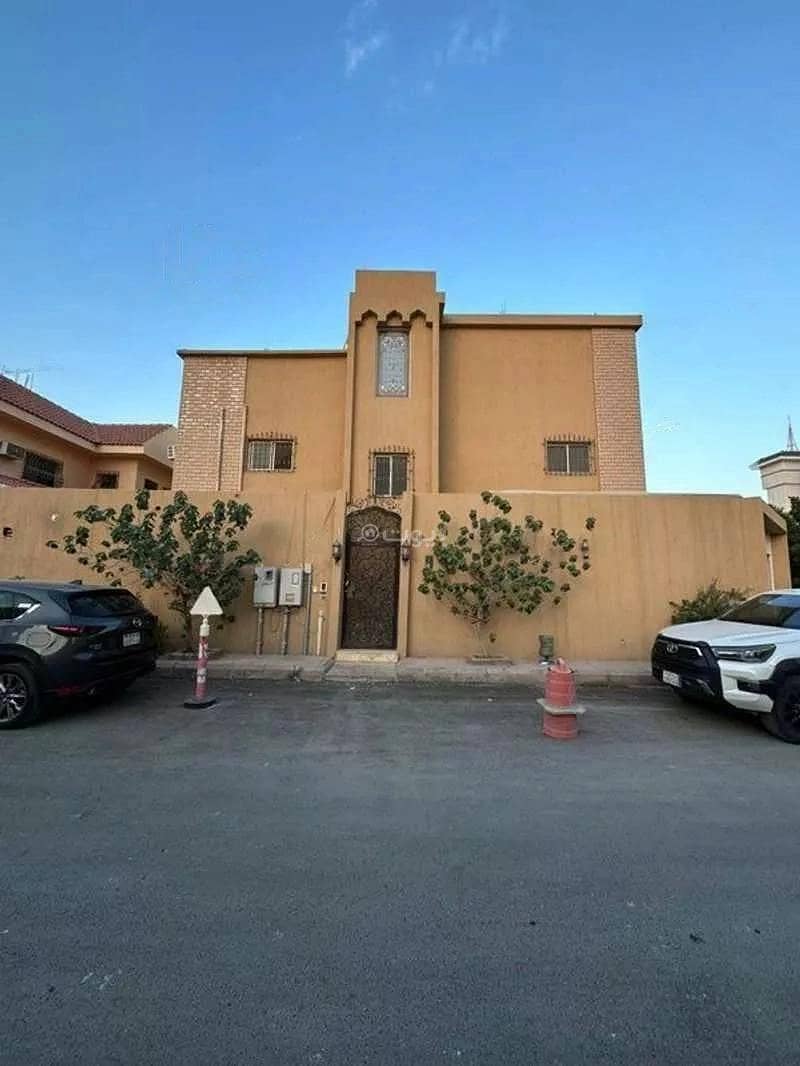 10 Rooms Villa For Sale in Al Muruj, Riyadh