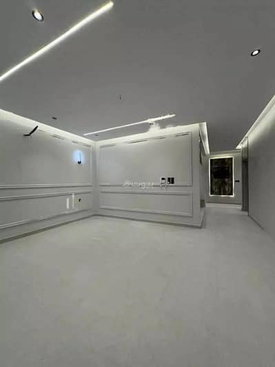6 Bedroom Floor for Sale in Madinah, Al Madinah Al Munawwarah - 6-Room House For Sale In Al-Hukm Al-Zarqi Street, Medina