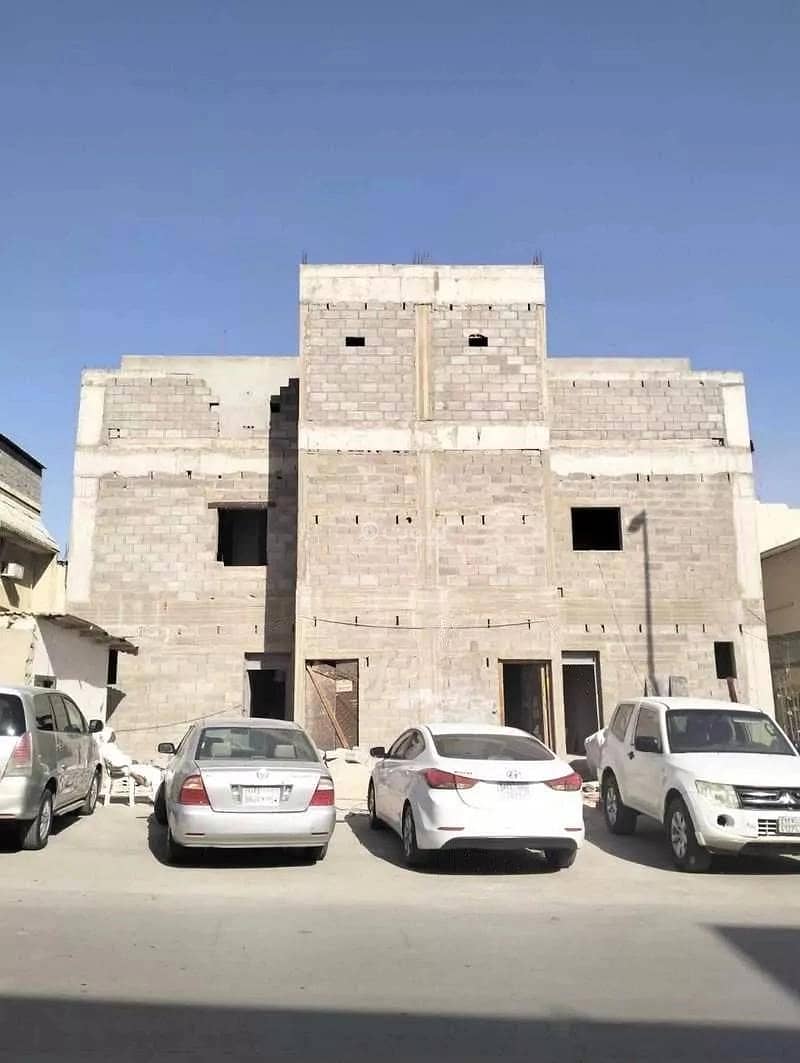 10-Room Villa For Sale on Al-Mahd Street, Riyadh