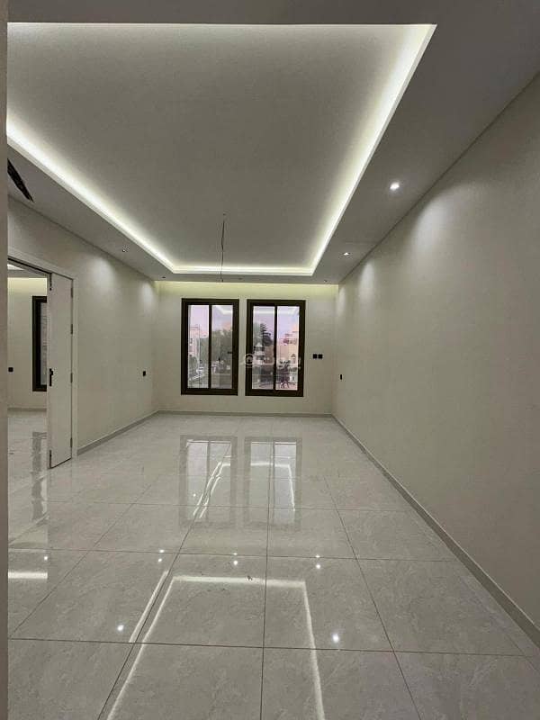 Apartment for sale in Musharifah neighborhood 5 rooms great location next to the park