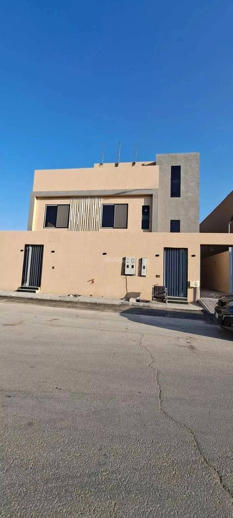 5-Room Floor For Sale on 20 Street, Riyadh