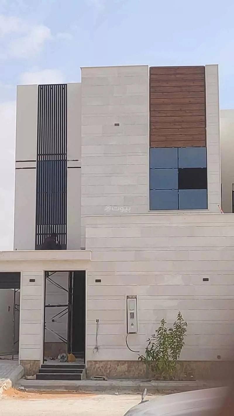 5 Rooms Villa For Sale on Al Sharif Abul Qasim Street, Riyadh