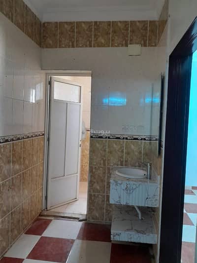3 Bedroom Flat for Sale in 'Abu Earish, Jazan - 3 Bedroom Apartment For Sale in Al Malik Fahd Street, Abu Arish