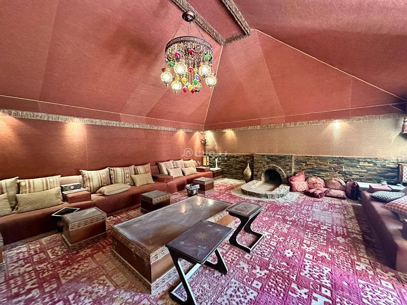 Corner villa for sale 900 sqm in Al-Malqa district 20 south 15 west age of 10 years