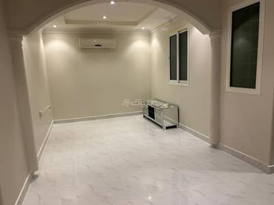 Floor for Rent in Riyadh, Riyadh Region - ٦ غرف دور للإيجار - شارع السيل الكبير، الرياض