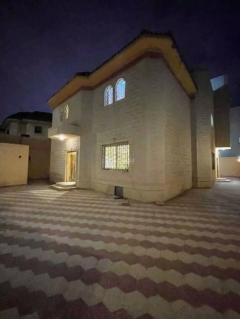 10 Room Villa For Sale on Al Jandal Street, Riyadh