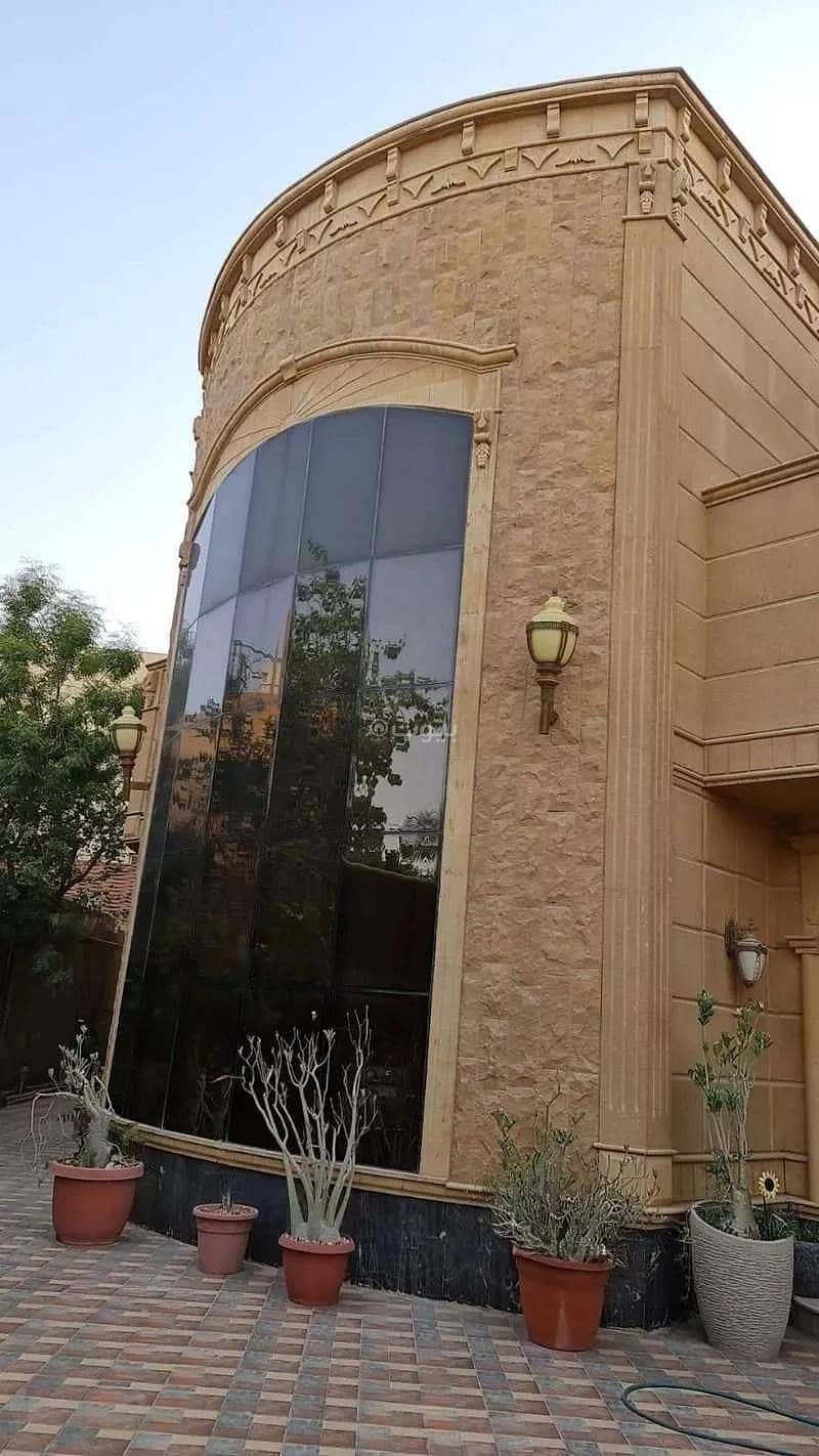 5 Rooms Villa For Sale on Afar Street, Riyadh