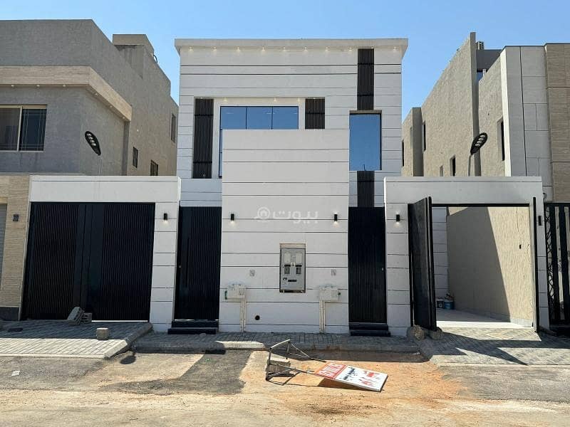 Upper floor townhouse for sale in Al Ramal neighborhood